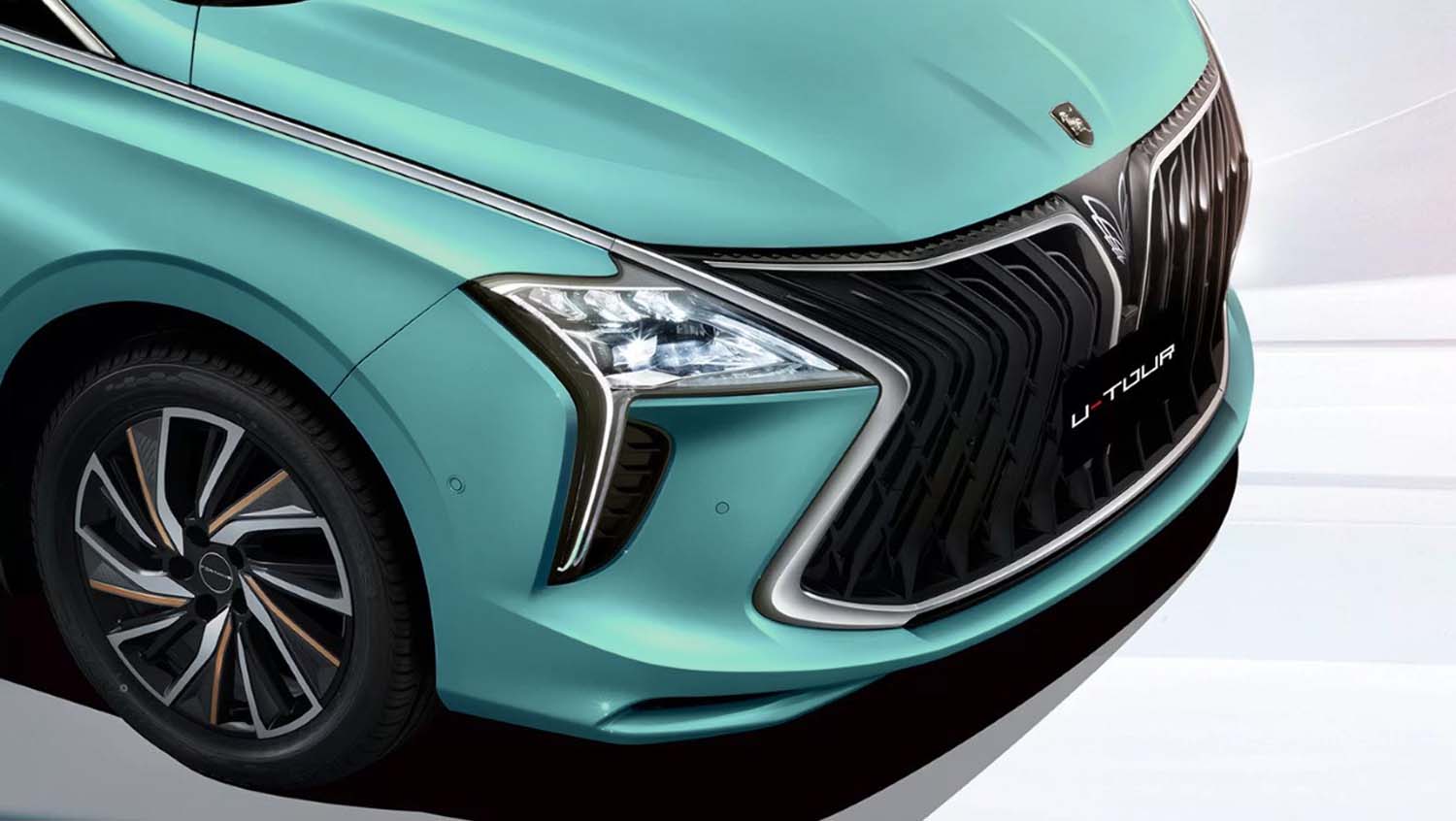 u_tour_predna_mriezka_mint